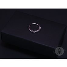 Gyűrű sor köves elegáns díszítéssel