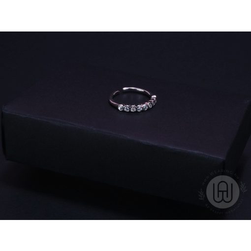 Gyűrű sor köves elegáns díszítéssel