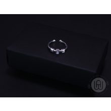 Gyűrű két köves geometriai díszítéssel