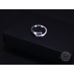 Gyűrű középen nyitott formával