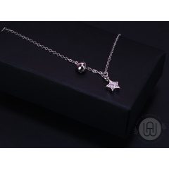 Nyaklánc csillagos medállal pici csengővel