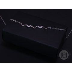 Nyaklánc köves V mintával