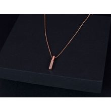 Nyaklánc egyszerű geometriai kő medállal