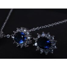 Szett ezüst nyaklánc, fülbevaló, gyűrű kék köves pave halo díszítéssel