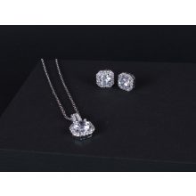 Szett ezüst kocka köves nyaklánc, fülbevaló pave halo díszítéssel