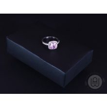 Gyűrű ezüst rózsaszín köves pave halo díszítéssel