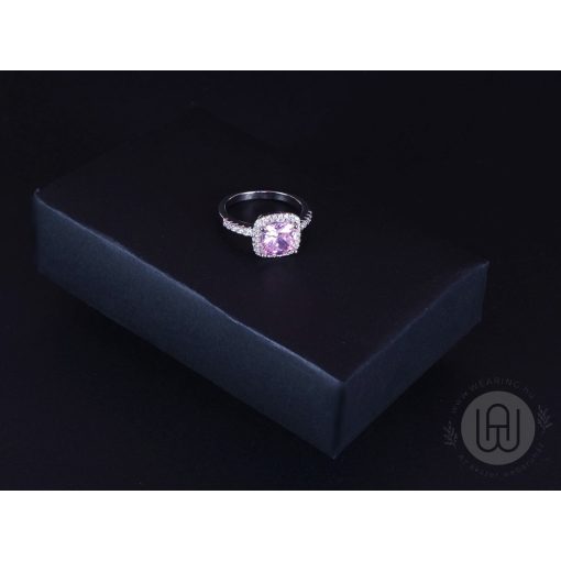 Gyűrű ezüst rózsaszín köves pave halo díszítéssel