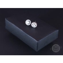 Fülbevaló ezüst kerek kővel pave halo díszítéssel