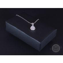 Nyaklánc csepp alakú pave halo ezüst medállal