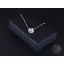 Nyaklánc fix ezüst medállal kocka köves pave díszítéssel