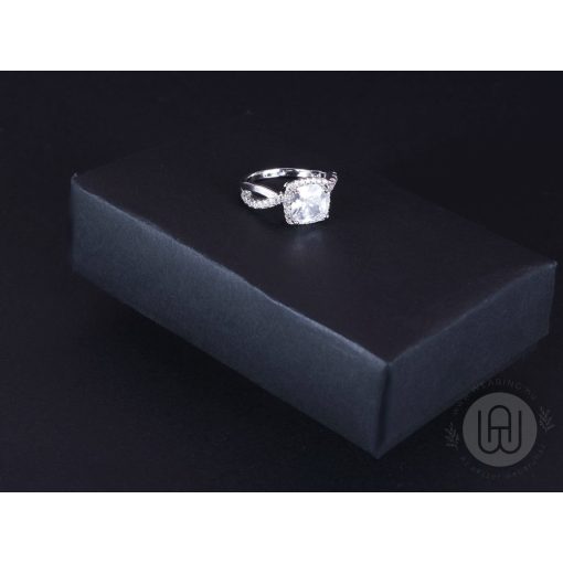 Gyűrű ezüst kocka köves pave díszítéssel