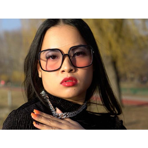 Napszemüveg, Rachel