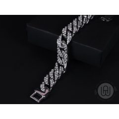 Karkötő iced out ovális szemmel ezüst színben