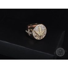 Gyűrű kender levél motívummal