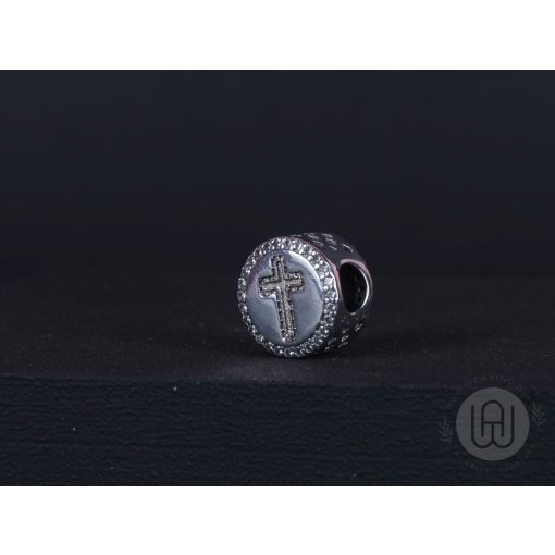 Charm, faith, kereszttel