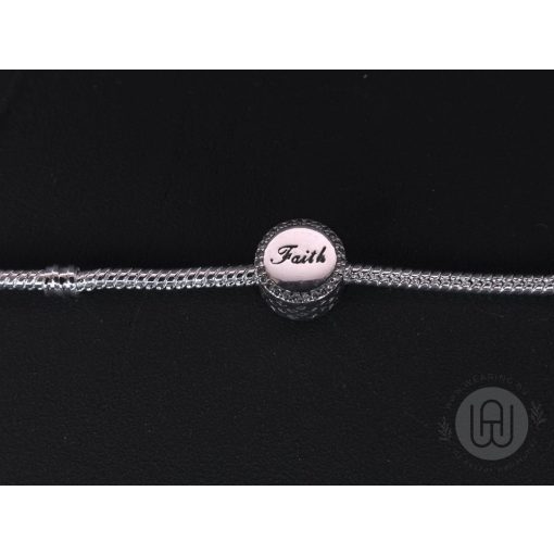 Charm, faith, kereszttel