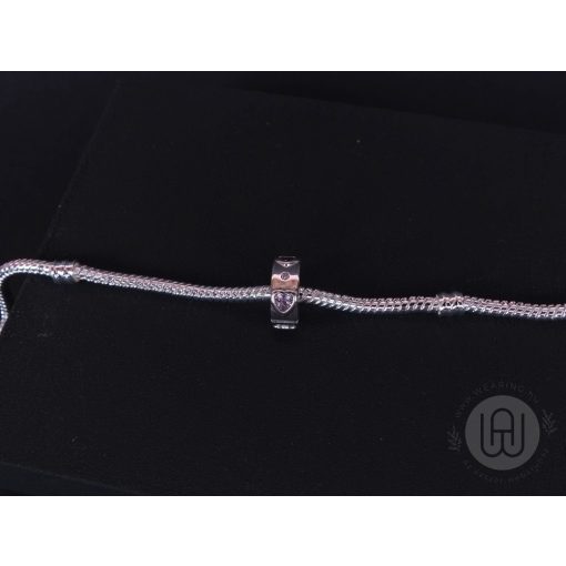 Charm, rózsaszín szívek klip