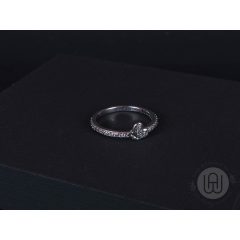 Gyűrű, ezüst, pici csillogó pillangó