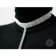 Testlánc, ezüst színű T melldísz