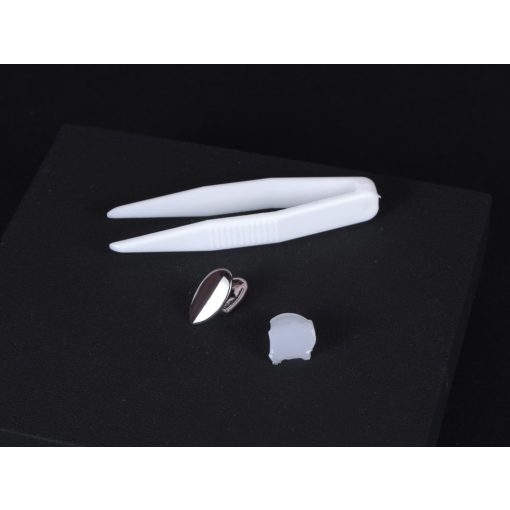 Fog grillz, egy fogra helyezhető vámpír szemfog