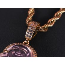 Medál, rózsaszín köves buddha