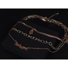 Nyaklánc, arany babygirl és dollár medállal