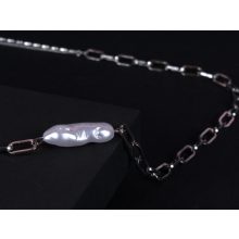 Nyaklánc, gyöngy medállal T-kapoccsal