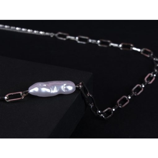 Nyaklánc, gyöngy medállal T-kapoccsal