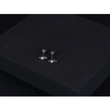 Piercing ezüst színű, hármas pötty kővel díszítítve