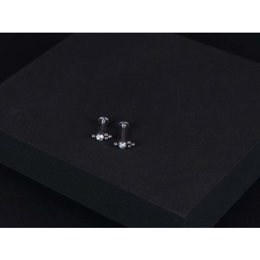 Piercing ezüst színű, hármas pötty kővel díszítítve