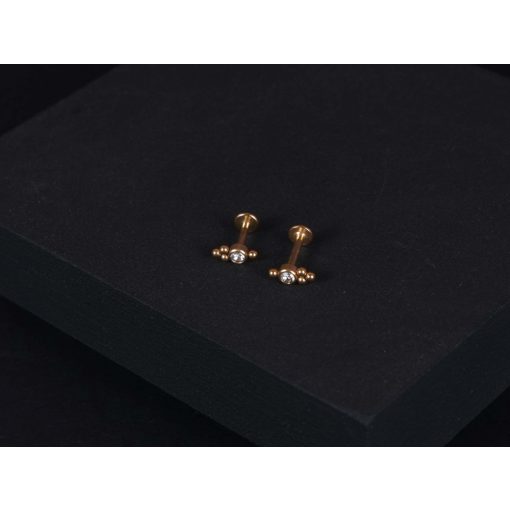 Piercing arany színű, hármas pötty kővel díszítítve