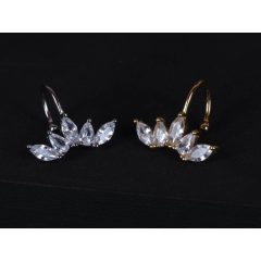 Fülgyűrű, arany és ezüst színben szirmok