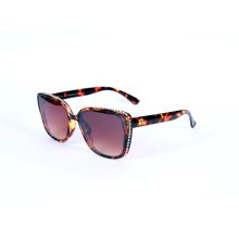 Napszemüveg, Cassie