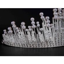 Fejdísz, fehér-ezüst korona (diadém)