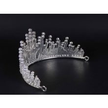 Fejdísz, fehér-ezüst korona (diadém)