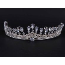 Fejdísz, ezüst csillogó köves korona (diadém)