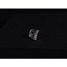 Fog grillz, fog közre helyezhető háromszög kővel