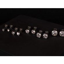 Kényelmes fülbevaló, 5 méretben, zárt kővel ezüst színben