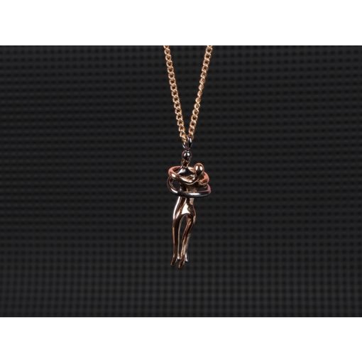 Nyaklánc ölelkező emberek medálon