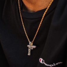 Gun Pendant - Male nemesacél nyaklánc iced out köves uzi medál