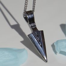 Atreus arrow - Male Pendant nemesacél nyaklánc nyílhegy medállal