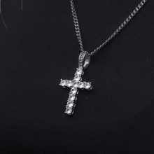 Iced Cross Pendant - (Female) nemesacél nyaklánc iced out köves kereszt medállal